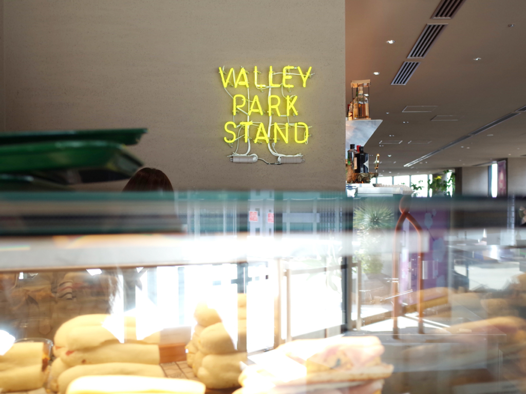 VALLEY PARK STAND 内観